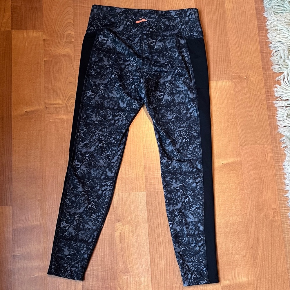 Brooks Salmon and White Active Leggings - Picture 4 of 4